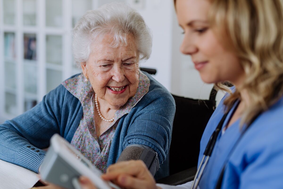 How Memory Care Communities Support Seniors