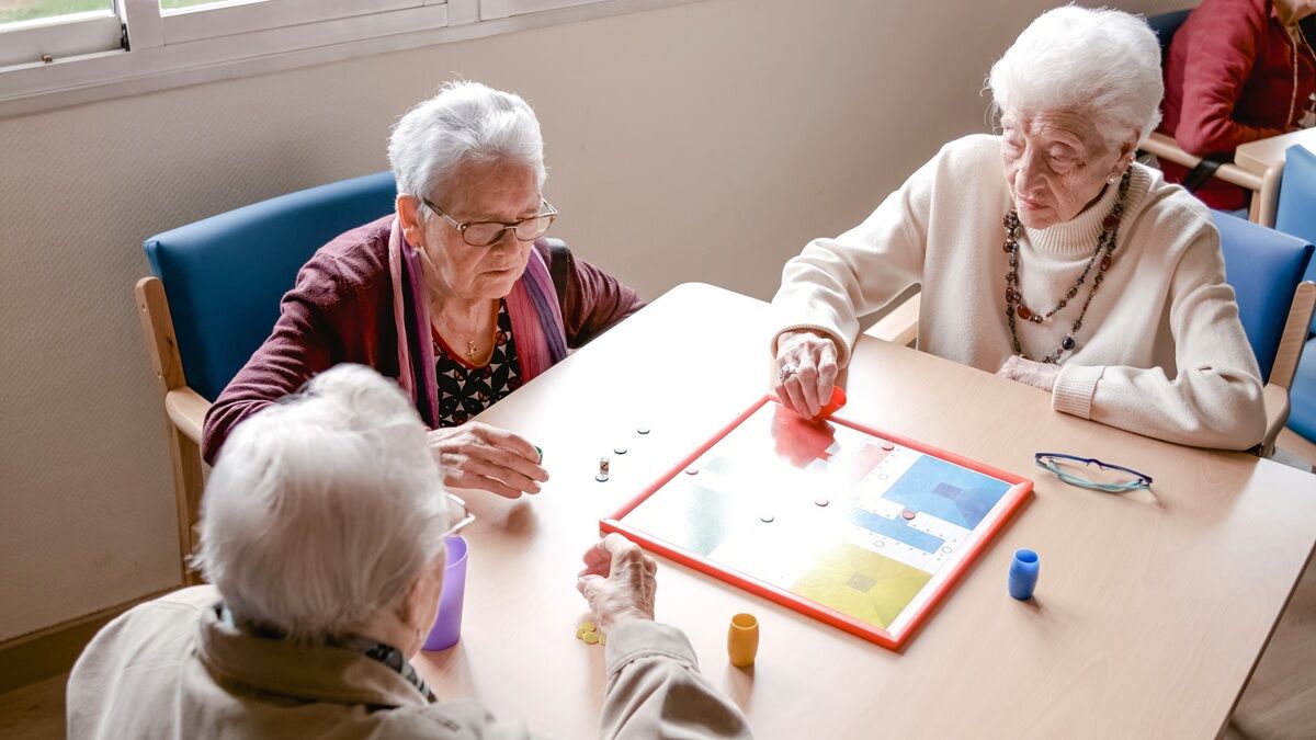 Daily engaging memory care activities for seniors